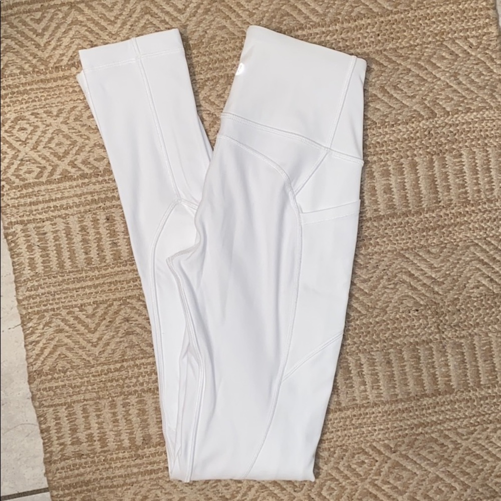 NWOT White Fast and Free Lululemon Leggings 28’’